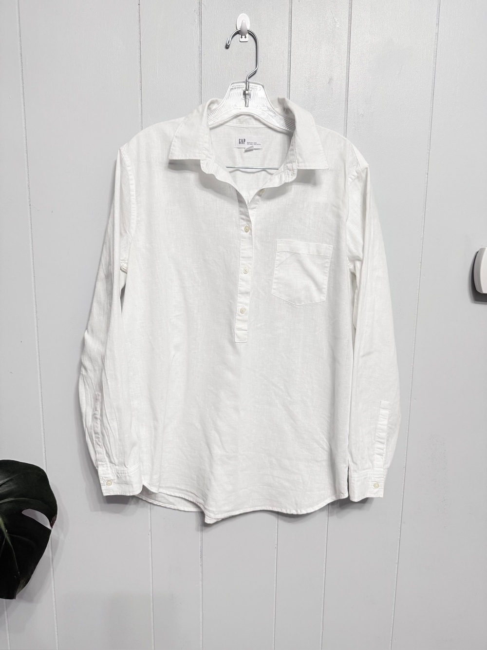 #10) Gap White Long-Sleeve Linen,Cotton Blend Pullover Shirt